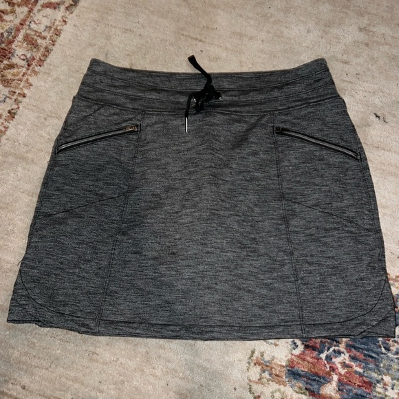 ATHLETA METRO SKORT IN HEATHER CHARCOAL GRAY SIZE XS FITS UP TO MEDIUM - Picture 2 of 6